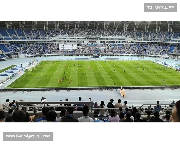 中国香港队长叶鸿辉前十字韧带重伤无缘赛场引发球迷广泛关注