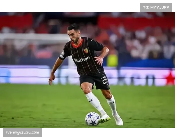 朗斯中场防守拦截强硬 边路突击犀利抓住对手失误