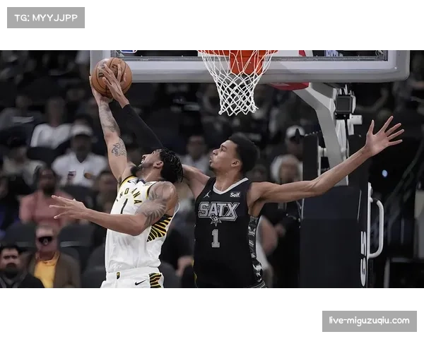 马刺进攻体系围绕文班亚马构建，内外结合战术执行流畅